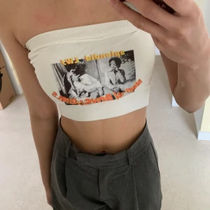 Binary01 Bandeau top - Varsamt använd  Köparen står för frakt  Kika gärna in andra plagg på min profil för att spara på frakt