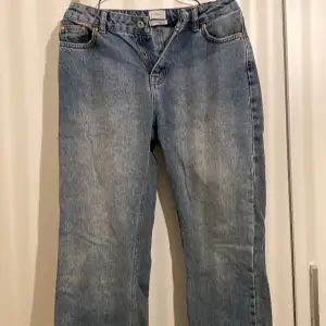Ett par grunt jeans som nya storlek typ 27 som typ 170