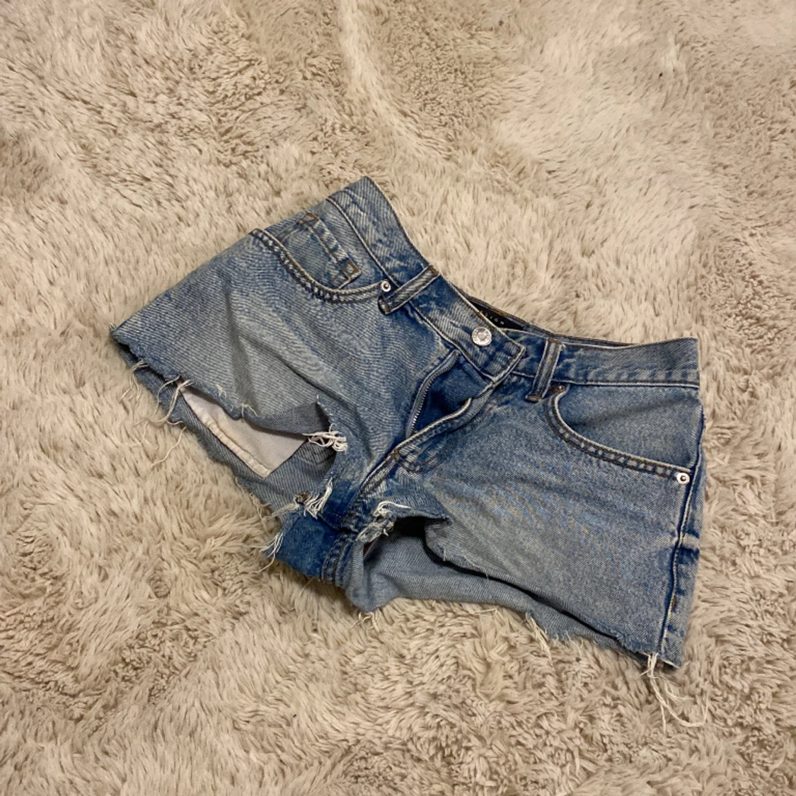 Lågmidjade jeansshorts!