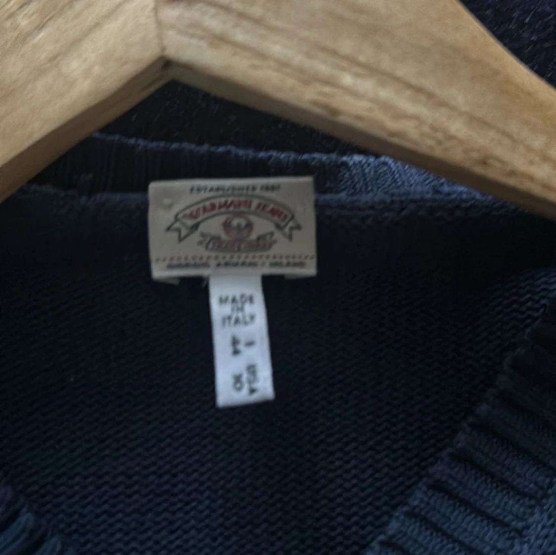 Blå v-ringad Armanitröja - 90