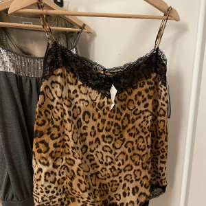 Leopard linne  - Leopard linne med spets 💘💘