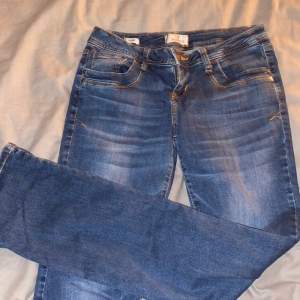 Ett par superfina Ltb valerie jeans i färgen Blue addicted. De är i bra skick och jag säljer de eftersom att de är lite för stora 💘