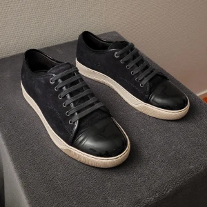 Lanvin skor - Riktigt feta lanvin skor! Använda men i fint skick! Storlek uk8, passar 42-43. Enbart skorna därav det låga priset!