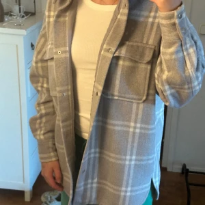 Oversized jacka - Vår/höst Grå/vit oversized jacka 
