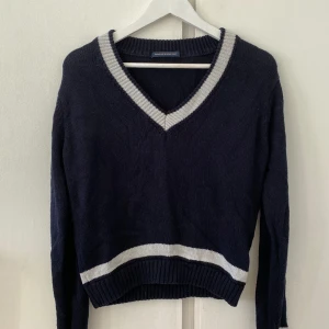 Brandy Melville Sweater - Brandy Melville Sweater  Small Mer använd men felfri Bra tjock kvalitet🌸💕