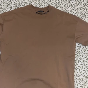 Palm angels t shirt - Palm angels t shirt i storlek M