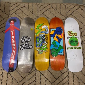 Skateboard brädor  - Helt oanvända brädor jag fått.  Nu ska du ta dom!  700kr st  Skicka ett dm för size.  Alla är din shape förutom Vincent brädan.