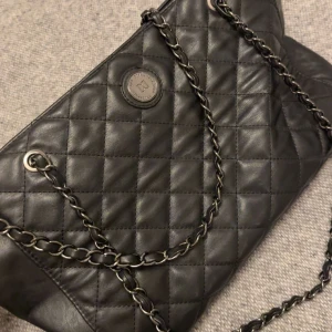 Handväska - Handväska från don Donna!❤️kommer inte till användning. Nyskick!