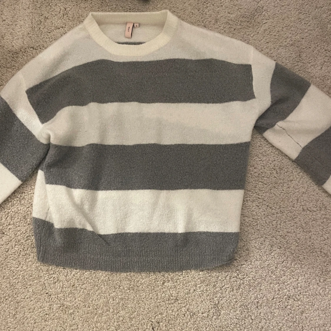 Gullig basic tröja från Nelly! - 90