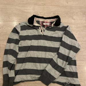 snygg randig långärmat  - XL, dressman, coolt mönster inuti, fet krage, bra passform 