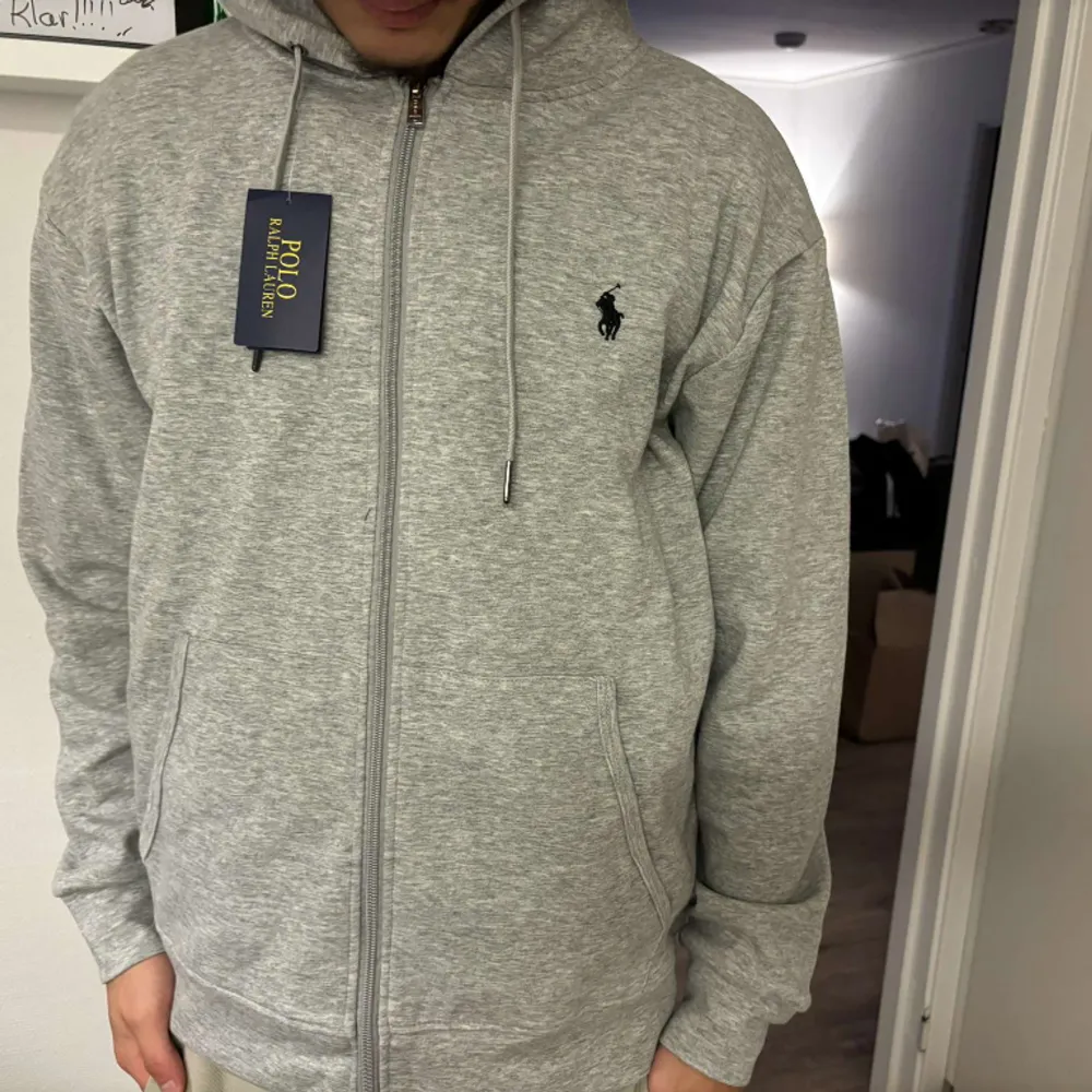 Ralph lauren zip hoodie storlek L Helt ny. Hoodies.