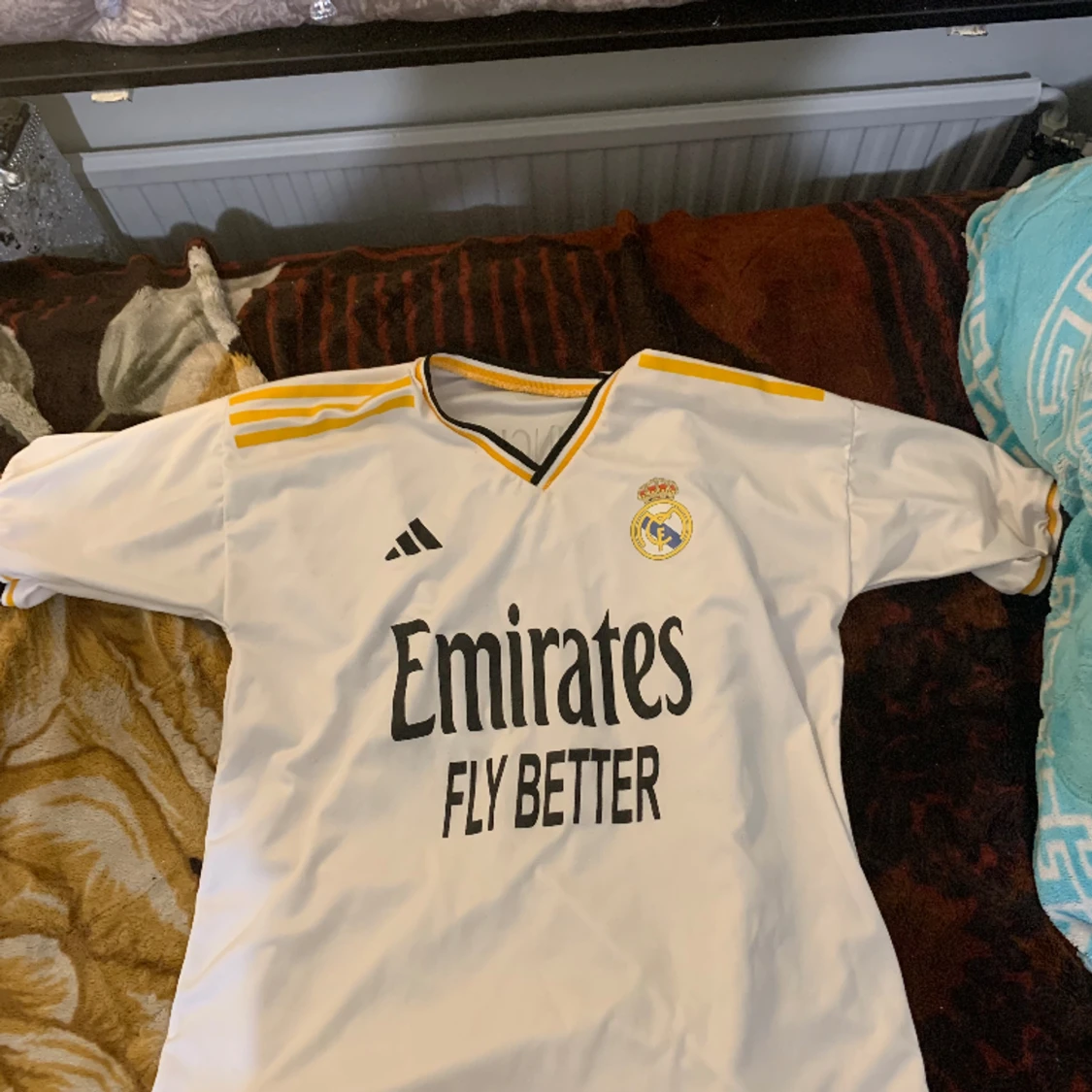 Real Madrid tröja står Bellingham bak - 90