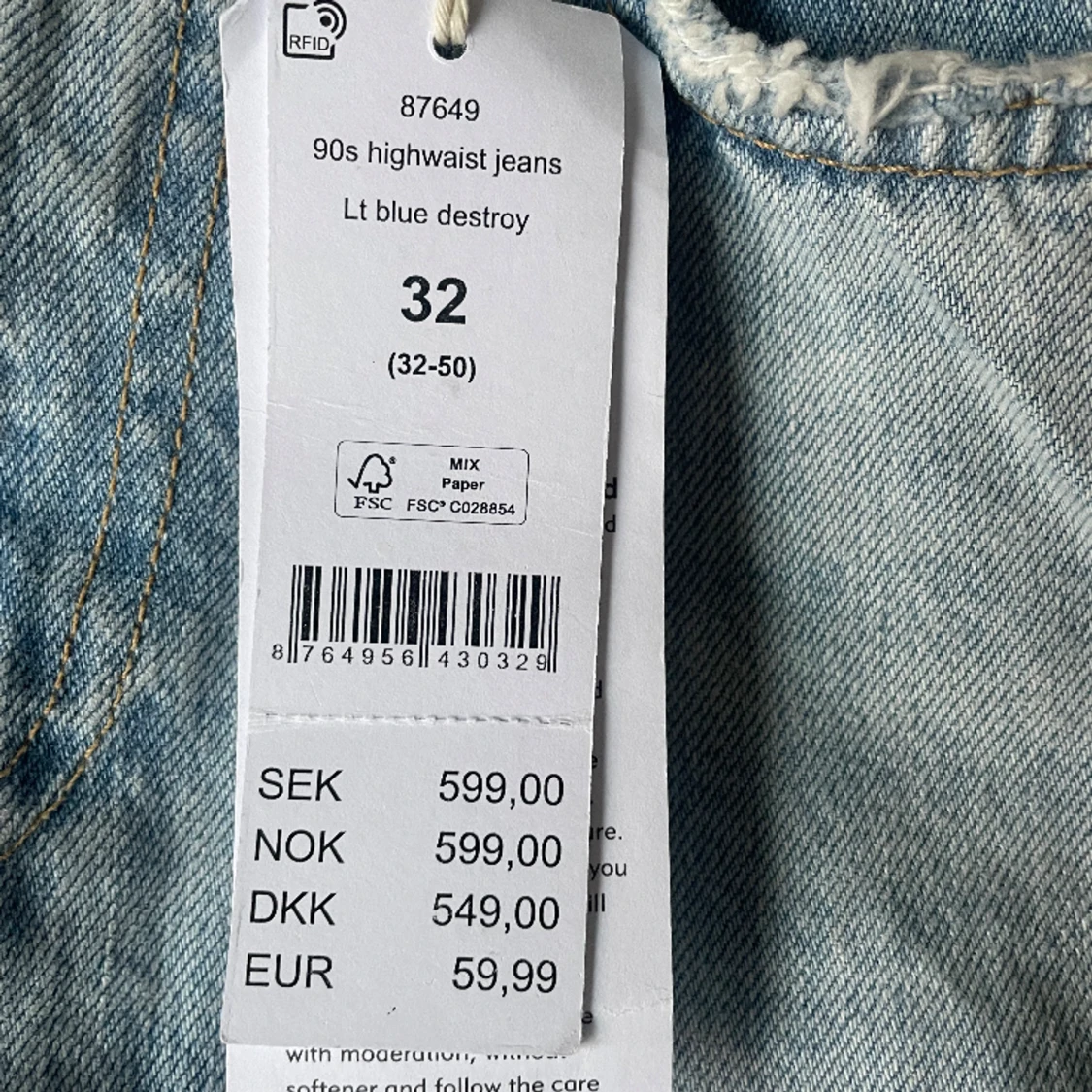 Ljusblåa håliga jeans!!🩵 - 91