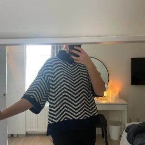 Tröja - Helt ny tröja med prislapp kvar. Storlek one size. Jag har vanligtvis S/M🩷🩷