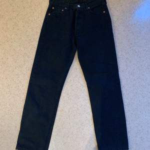 Vintage Levi’s i svart färg och fint skick.  Retro, jeans