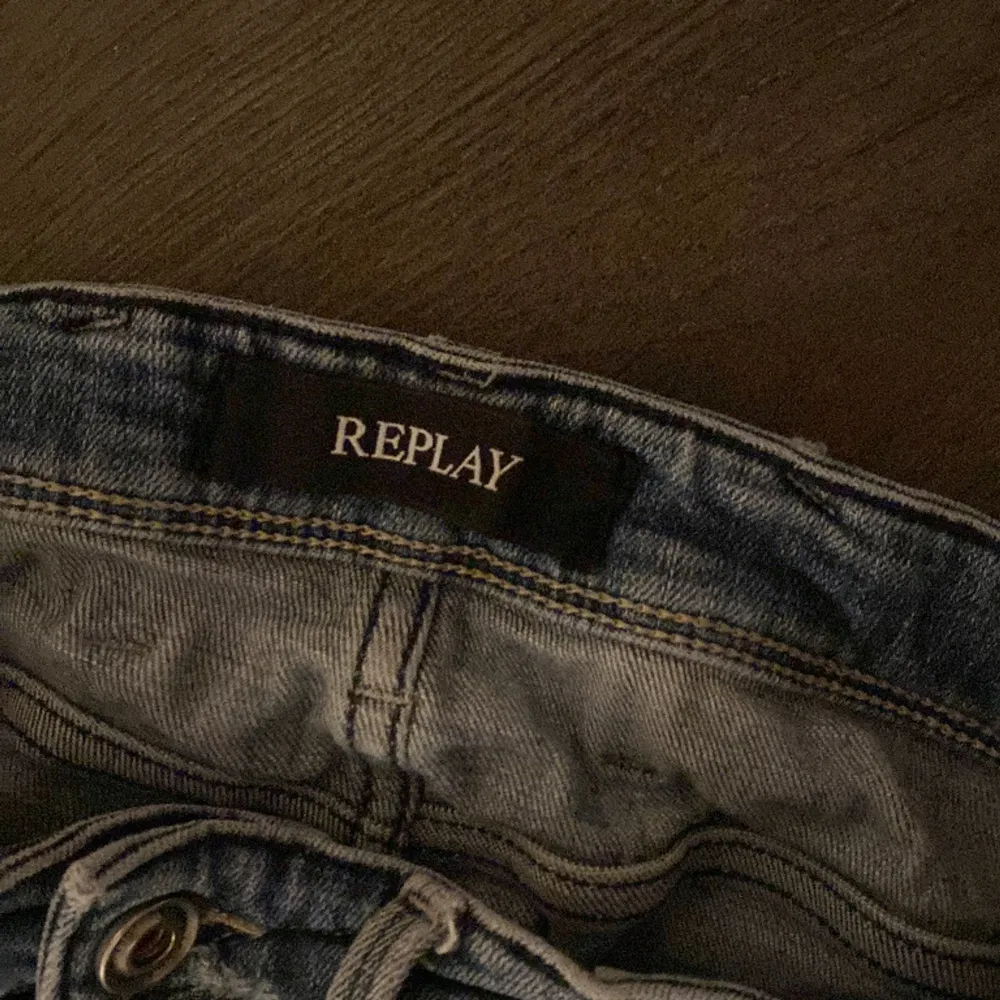 Säljer nu dessa riktigt snygga Replay jeansen som endast är använda ett fåtal gånger. Köpta för ca 1500. Skriv vid minsta lilla fundering. Jeans & Byxor.