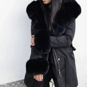 Pälsjacka Fatima Parka - Säljer min vinterjacka (äkta päls) använd ett fåtal gånger, storlek S