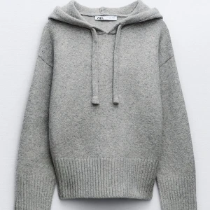 Stickad hoodie - Andvänt 2 gånger kommer inte till andvändning, storlek L men sitter som en M