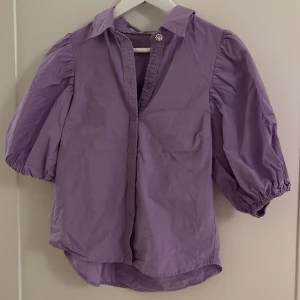 Blus/Skjorta - Knappt använd, som ny!🥰