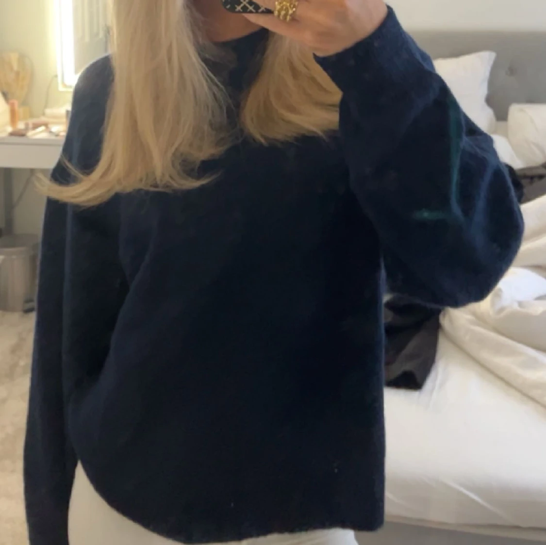 mörkblå stickad tröja 