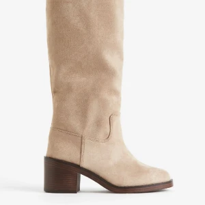 Stövlar - Dessa fina helt oanvända stövlar. Returtiden har tagit slut därför jag säljer. 