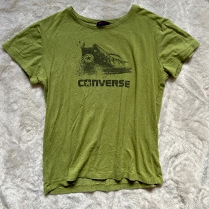 Converse t-shirt - Snygg grön converse t-shirt i storlek S💚