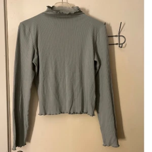 Halv polo top - Fint skick. Empower mint färgad.