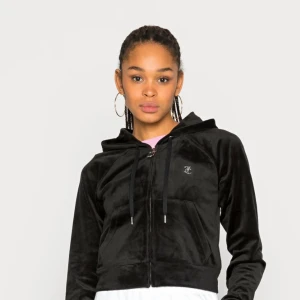 Juicy tröja - Hej! Säljer denna juicy tröjan i storlek i xxs! Inga defekter helt som ny❤️