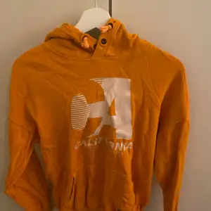 Orange hoodie från hm st 158