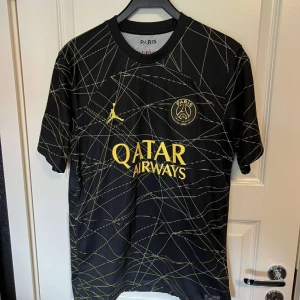 PSG tröja  - Ny PSG fotbollströja 