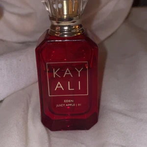 Parfym - En 10 ml parfym från Kayali. Luktar sött och gott. Nypris 349. 