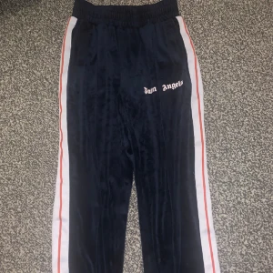 Palm angels byxor  - Storlek / S Blåa/ mocka material  150kr