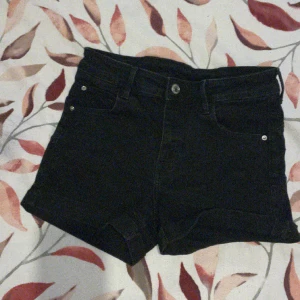 Short - Svart short 