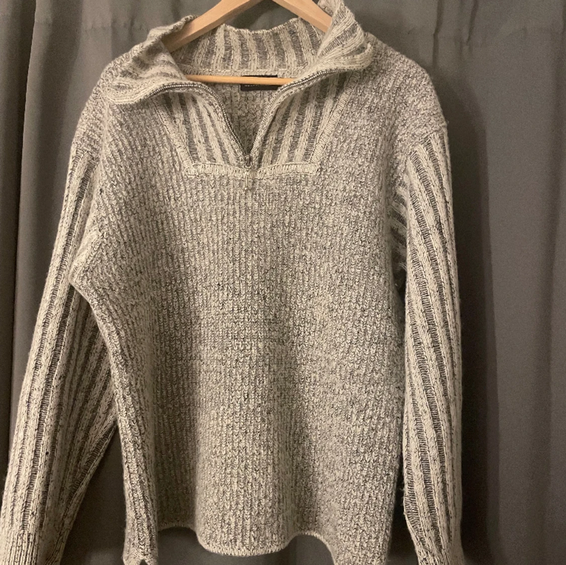 Zip up stickadtröja i ull