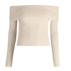 Off shoulder tröja - Säljer denna nästan oanvända tröjan då de inte riktigt är min stil längre. Pris går att diskutera 