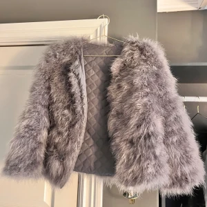 Snygg päls - Bra skick, köpte den på plick, jag hittar inte storleken på den man jag skulle säga att det är xs