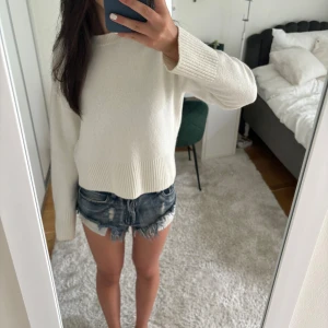 Stickad tröja - Säljer även shortsen i min profil!! 