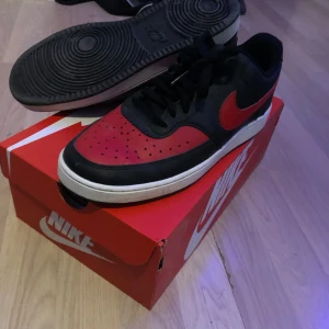 Nike skor - Säljer nu mina Nike skor för att jag inte använder dom. Jag har använt dom typ 1 till 7 gånger.