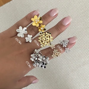 Ringar  - Frakt 18kr❤️ dom på första fingret är 18k guld platering. Och resten är coppar