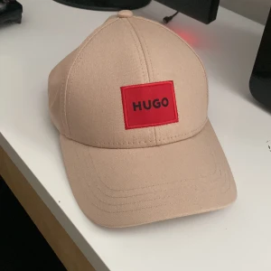 Hugo boss keps - Perfekt skick Hugo keps! Säljer då den ej kommer till användning  Köpt för 450 Säljer för 300
