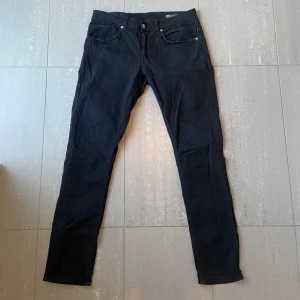 Dondup Jeans George  - Säljer nu dessa riktigt snygga dondup George jeans som är i riktigt bra skick och storlek 33, skriv vid fler frågor o funderingar🙌🏼