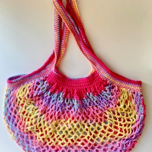 Virkad väska - Virkad mesh bag, perfekt som shoppingväska eller strandväska! Instagram: @malvasvirkning