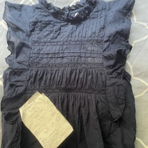 Blus från lindex - Jätte snygg blus från lindex storlek xs men passar även s. Aldrig använd endast provad därmed prislapp kvar. Pris kan diskuteras! Skriv privat för bilder på💗