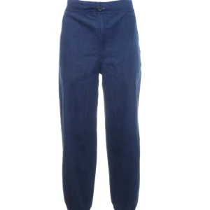 Hängmatta bagy jeans  - Härliga baggy jeans från Hängmatta (yoga kläder).  Stl S men stora i stl skulle säga 36-42 beroende på hur man vill att de ska sitta. Resår i benslut och bak i midjan. Dragkedja och knapp framtill. Använda men fint skick. Nypris 7-800;-