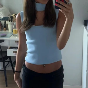 Fest topp - En super fin topp från zara i topp skick!! Säljer pga att den inte kommer till användning längre!