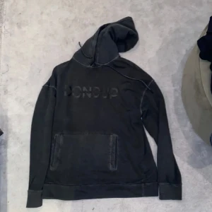 Dondup hoodie - Säljer du denna sköna dondup hoodie i storlek M då jag ej använder den längre  8/10 cond Nypris ≈ 2500kr