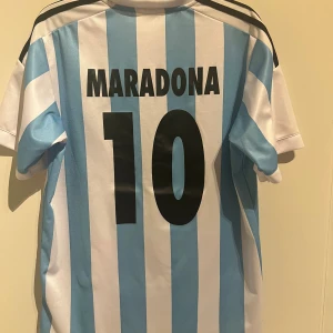 Maradona tröja  - Använd ett fåtal gånger men i bra skick 
