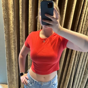 Röd tshirt - Röd T-shirt i Storlek M , fint skick! 🥰