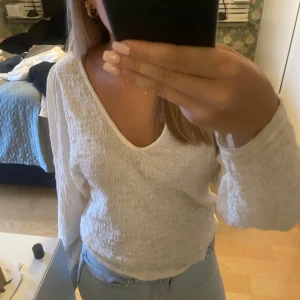 Blus  - Jätte fin vit blus som jag tyvärr inte har någon användning av längre. Använd få tal gånger.