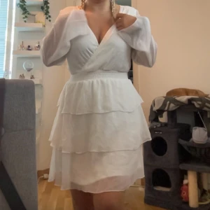 Fin klänning - Använd 1 gång, väldigt fin. Finns inget att anmärka på.   Köpare står för frakt 📦 